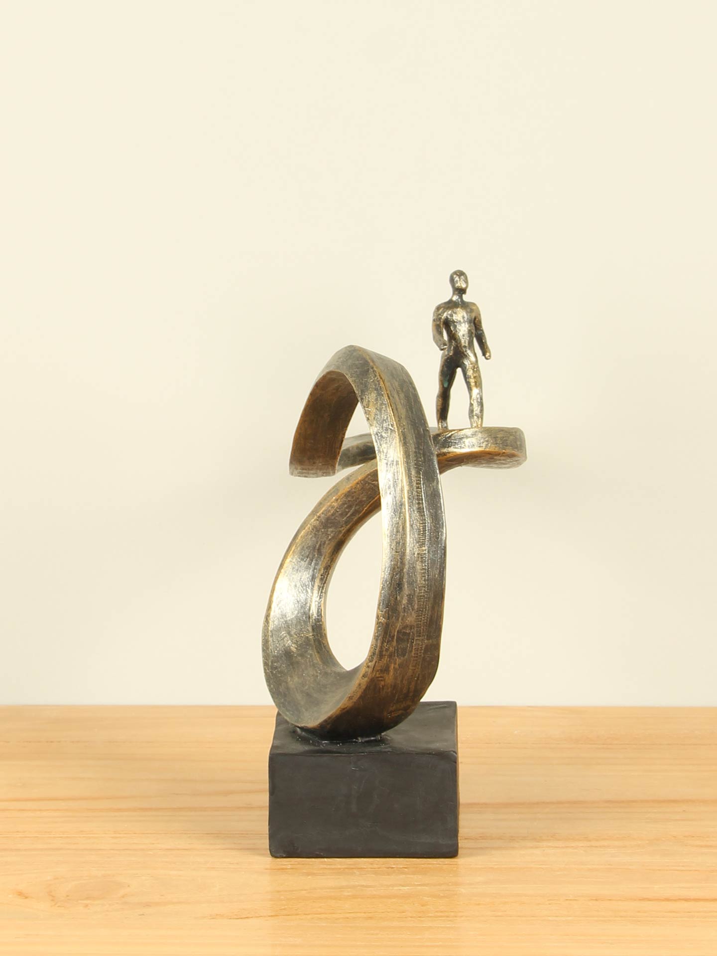 Figur für den Innenbereich - Bronzefarben - Polystone - Gehe deinen eigenen Lebensweg - 24x34x14 cm – Bild 4