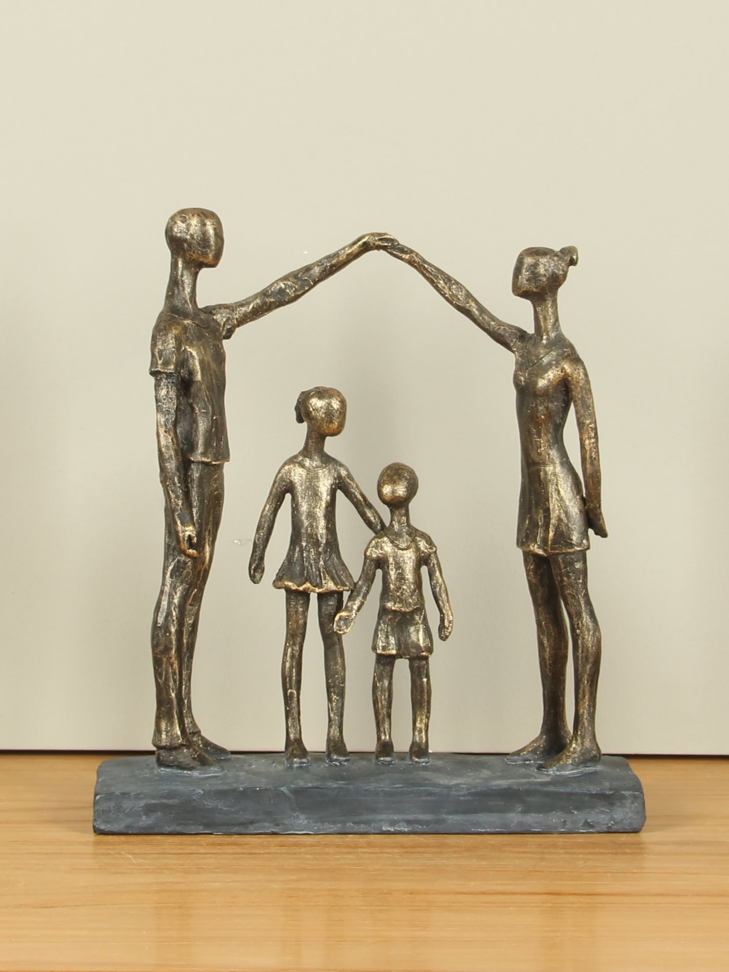 Figur für den Innenbereich - Bronzefarben - Polystone - Geborgenheit - 30x27x9 cm