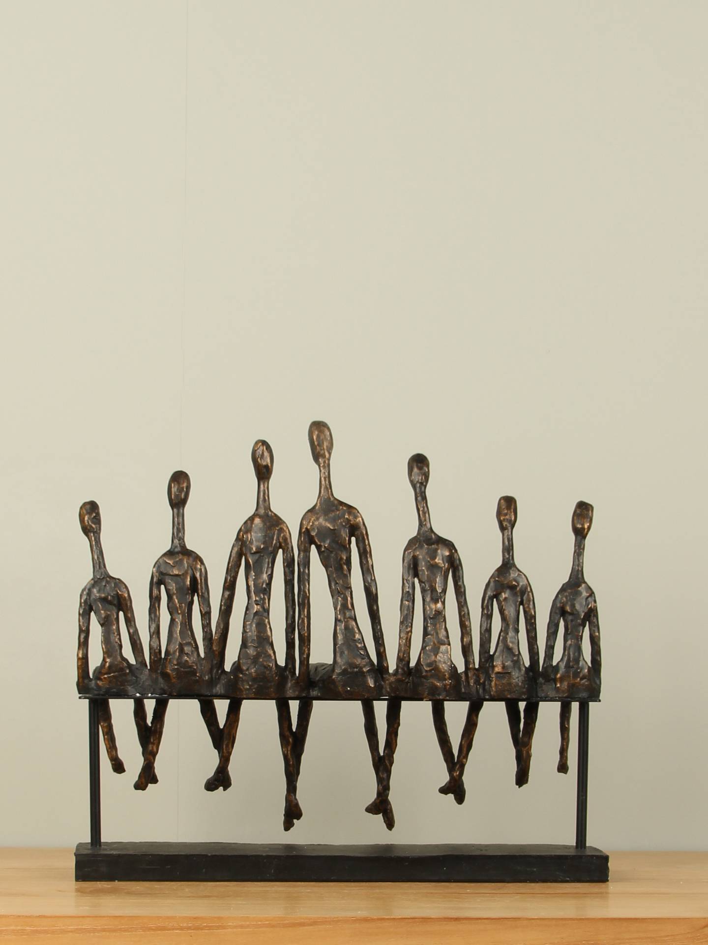 Figur für den Innenbereich - Bronzefarben - Polystone - Gruppe sitzt - 34x40x16 cm – Bild 2