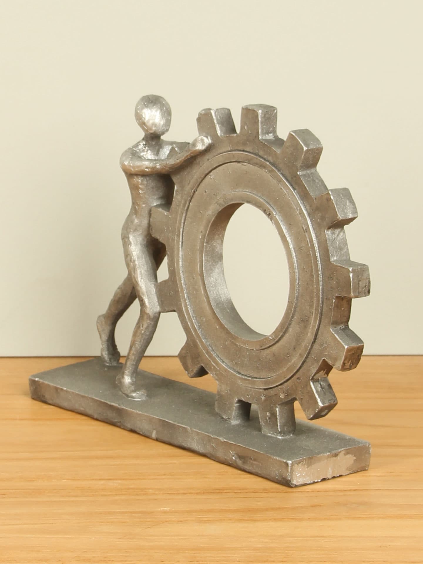 Figur für den Innenbereich - Glänzendes Grau - Polystone - Mann mit Zahnrad - 18x24x5 cm – Bild 2
