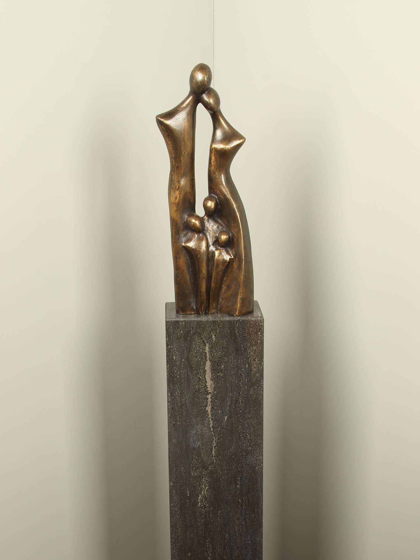 Skulptur für drinnen oder draußen - Bronze - Familie, 2 Kinder - 38x16x10 cm – Bild 5