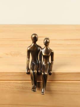 Skulptur für drinnen oder draußen – Bronze – Sitzendes Paar klein – 17x8x8 cm