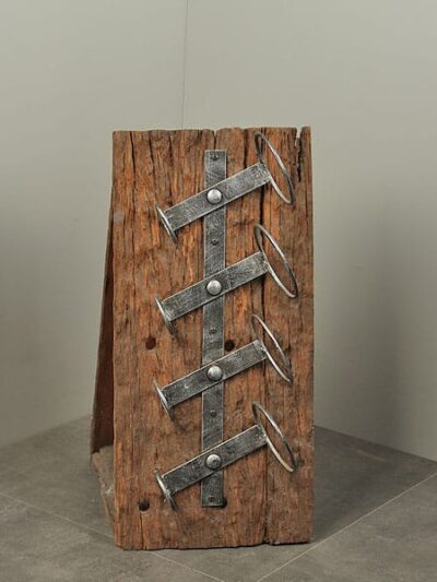 Holzdekoration – Braun – Weinregal Größe S-Dreieck – 60x28x43 cm