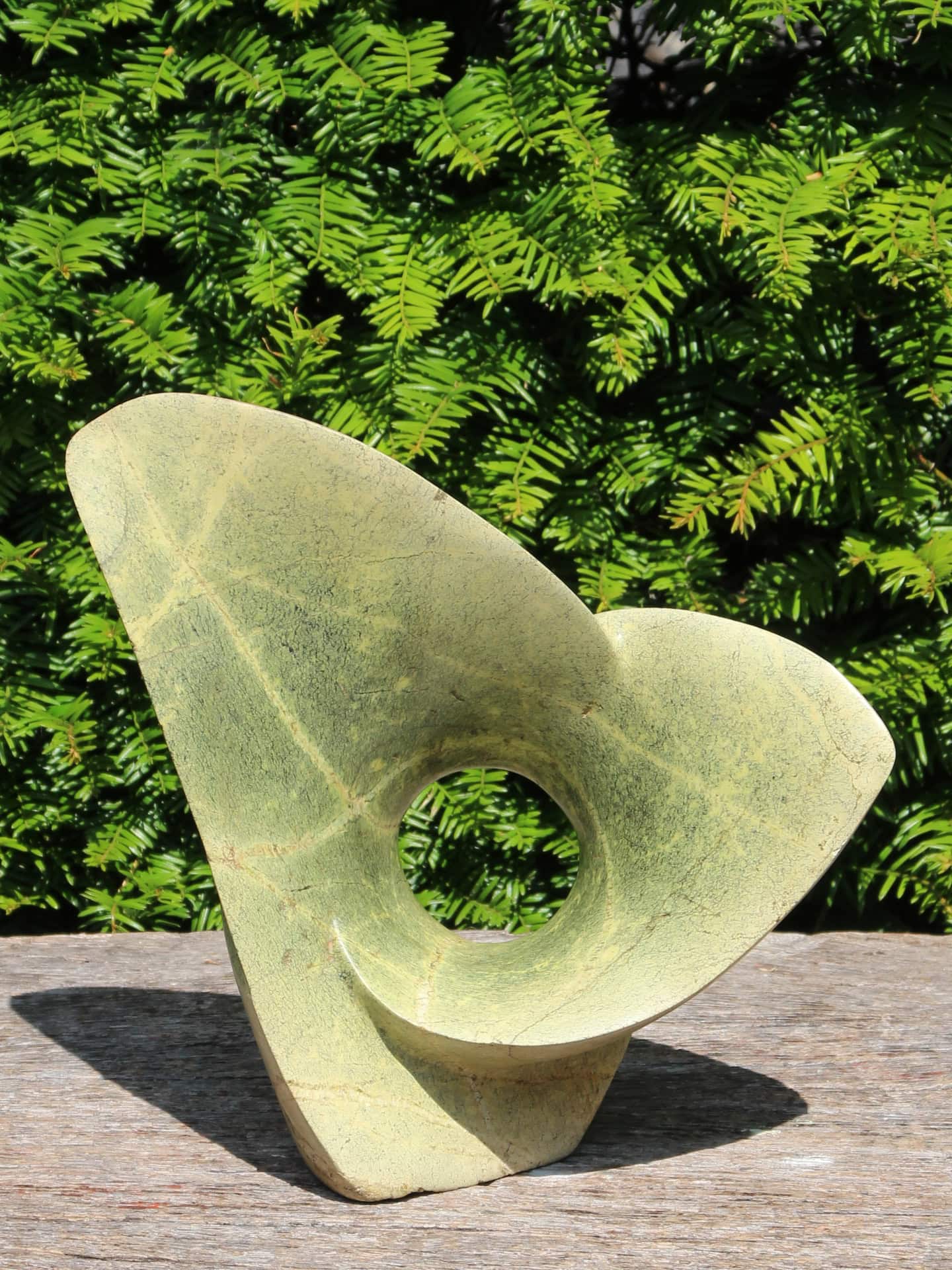 Gartenfigur - Cheetah Jade - Grün - Naturstein - Kunstliebhaber - 26x28x10 cm