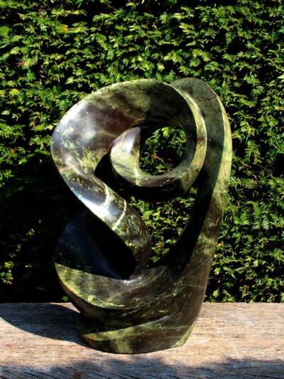 Gartenfigur – Cheetah Jade – Grün – Naturstein – Wieder zusammen – 48x36x27 cm