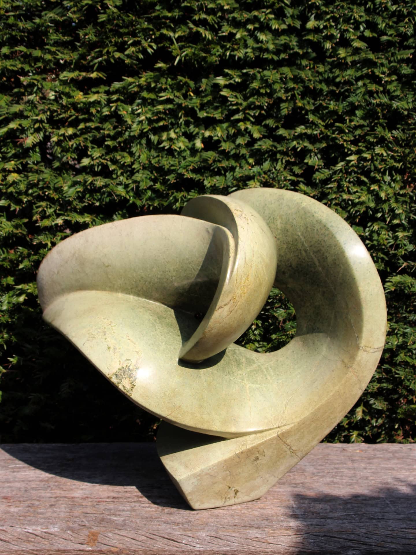 Gartenfigur - Cheetah Jade - Hellgrün - Naturstein - Lilly - 50x56x27 cm