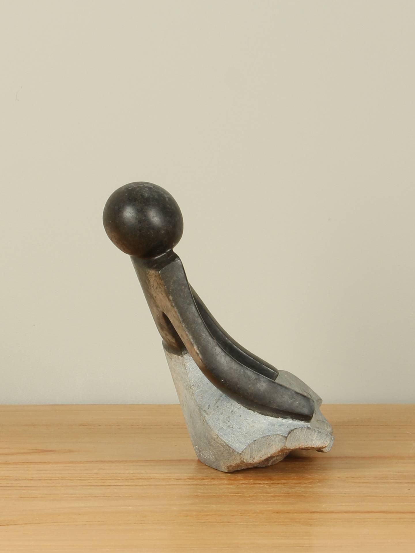 Gartenfigur - Springsteen - Grau - Naturstein - Sitzende Dame - 18x20x12 cm – Bild 2