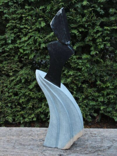 Gartenfigur – Springsteen – Schwarz – Naturstein – Tanzend – 71x32x8 cm