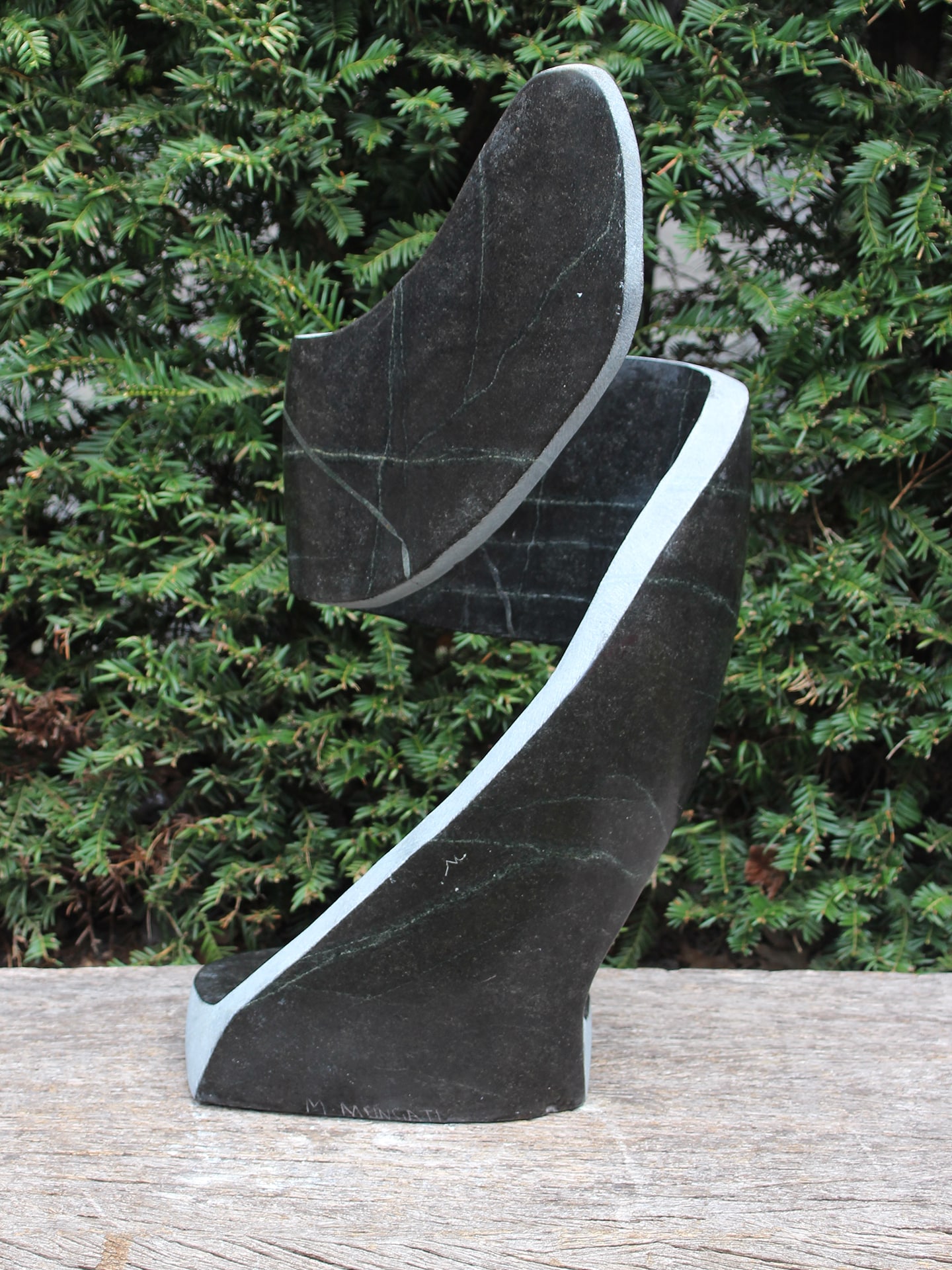 Gartenfigur - Springsteen - Schwarz - Naturstein - Bewegung Nr. 2 - 60x28x20 cm – Bild 4