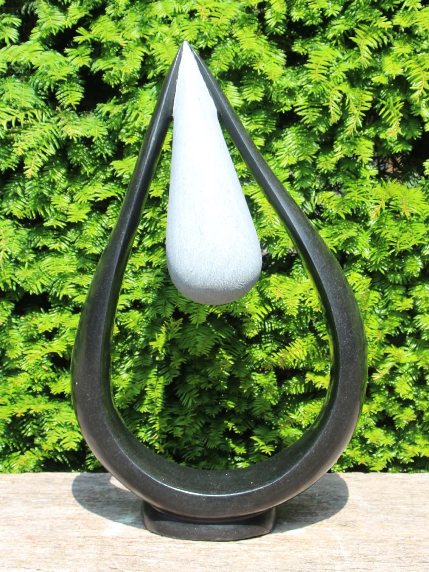 Gartenfigur - Springsteen - Schwarz - Naturstein - Perle - 66x40x14 cm