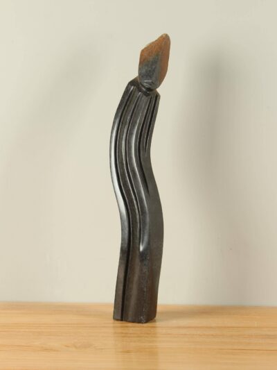 Gartenfigur – Springsteen – Schwarz – Naturstein – Person Nr. 1 – 55x7x6 cm