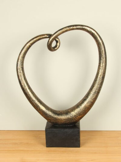 Skulptur für drinnen oder draußen – Resin – Heart – 69x14x4 cm